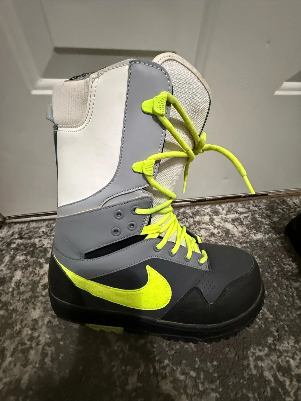 Nike DK Men’s Snowboard Boots - Size 9